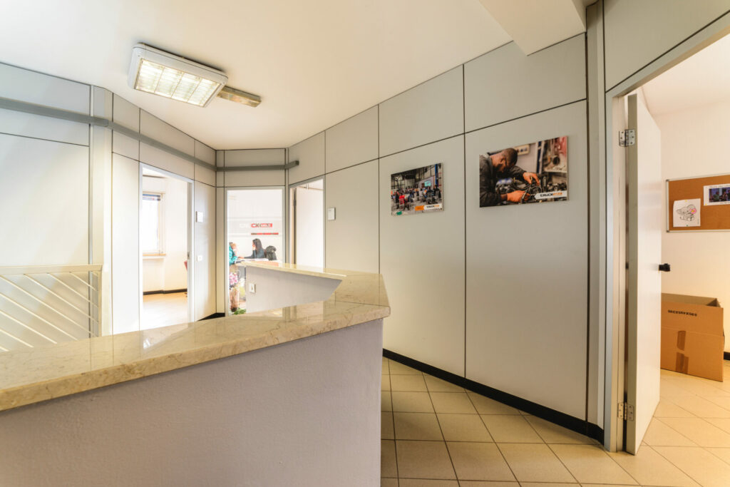 officina per camion bolzano_DSC3490 Officine svg+xml;charset=utf