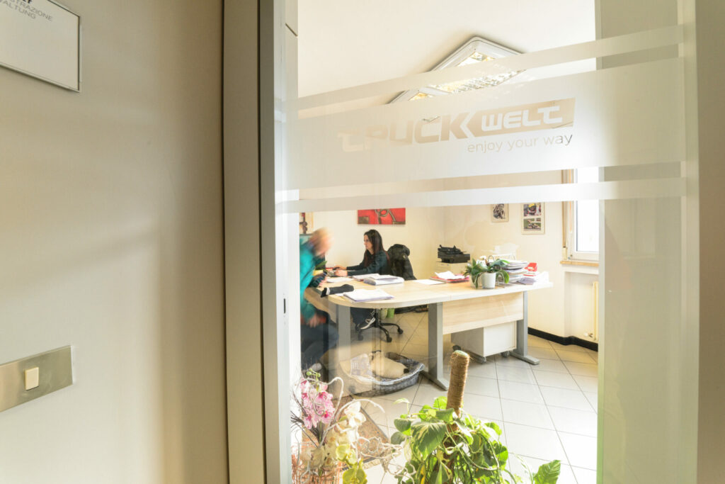 officina per camion bolzano_DSC3493 Officine svg+xml;charset=utf