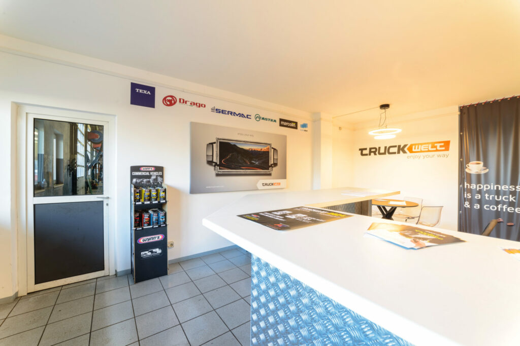 officina per camion ora_DSC3508 Officine svg+xml;charset=utf