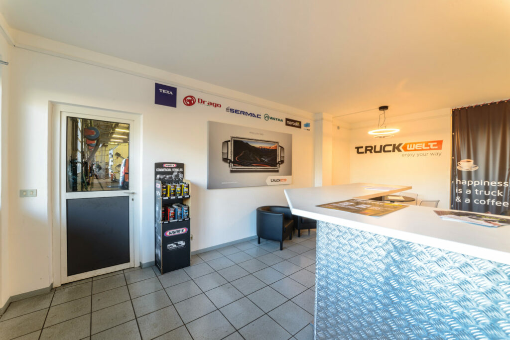 officina per camion ora_DSC3512 Officine svg+xml;charset=utf