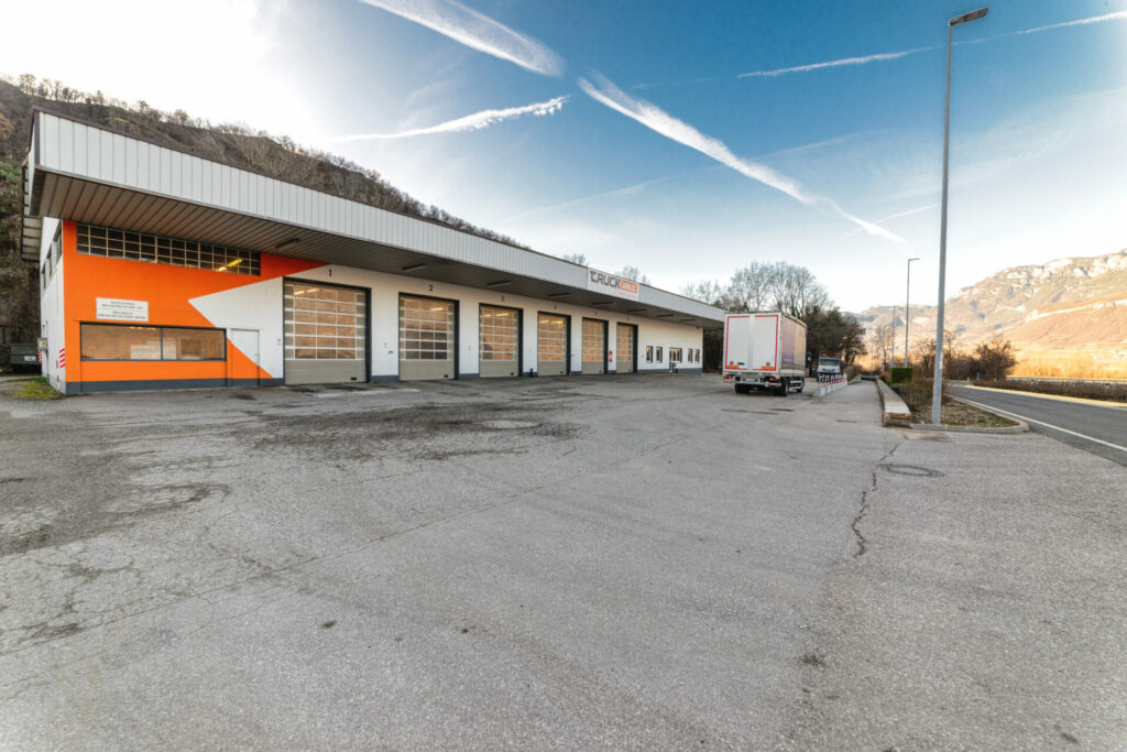 officina per camion ora_DSC3517 Officine svg+xml;charset=utf