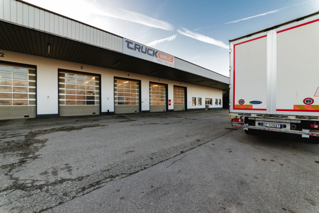 officina per camion ora_DSC3519 Officine svg+xml;charset=utf