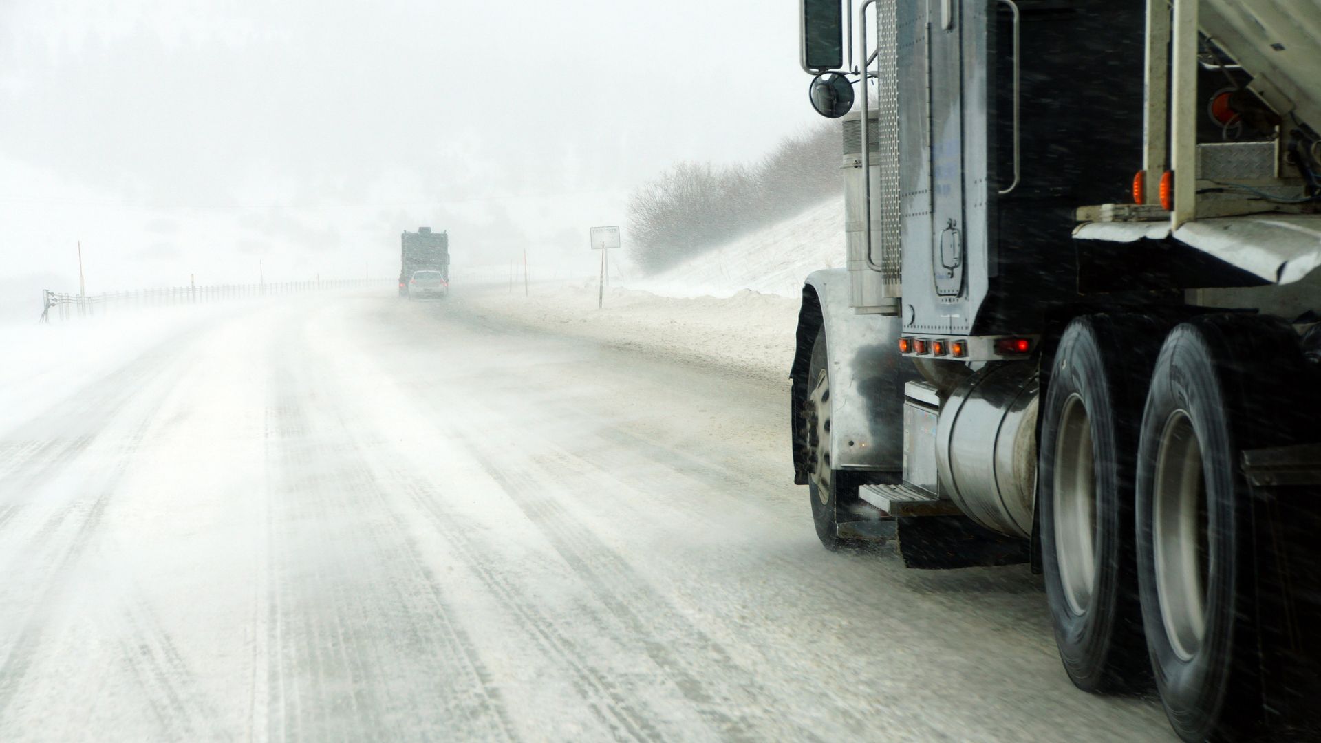 10 consigli per la sicurezza in inverno: camion pesanti sicurezza inverno