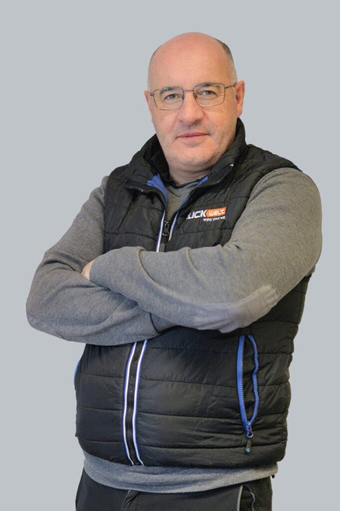 Noi 1 Noi svg+xml;charset=utf